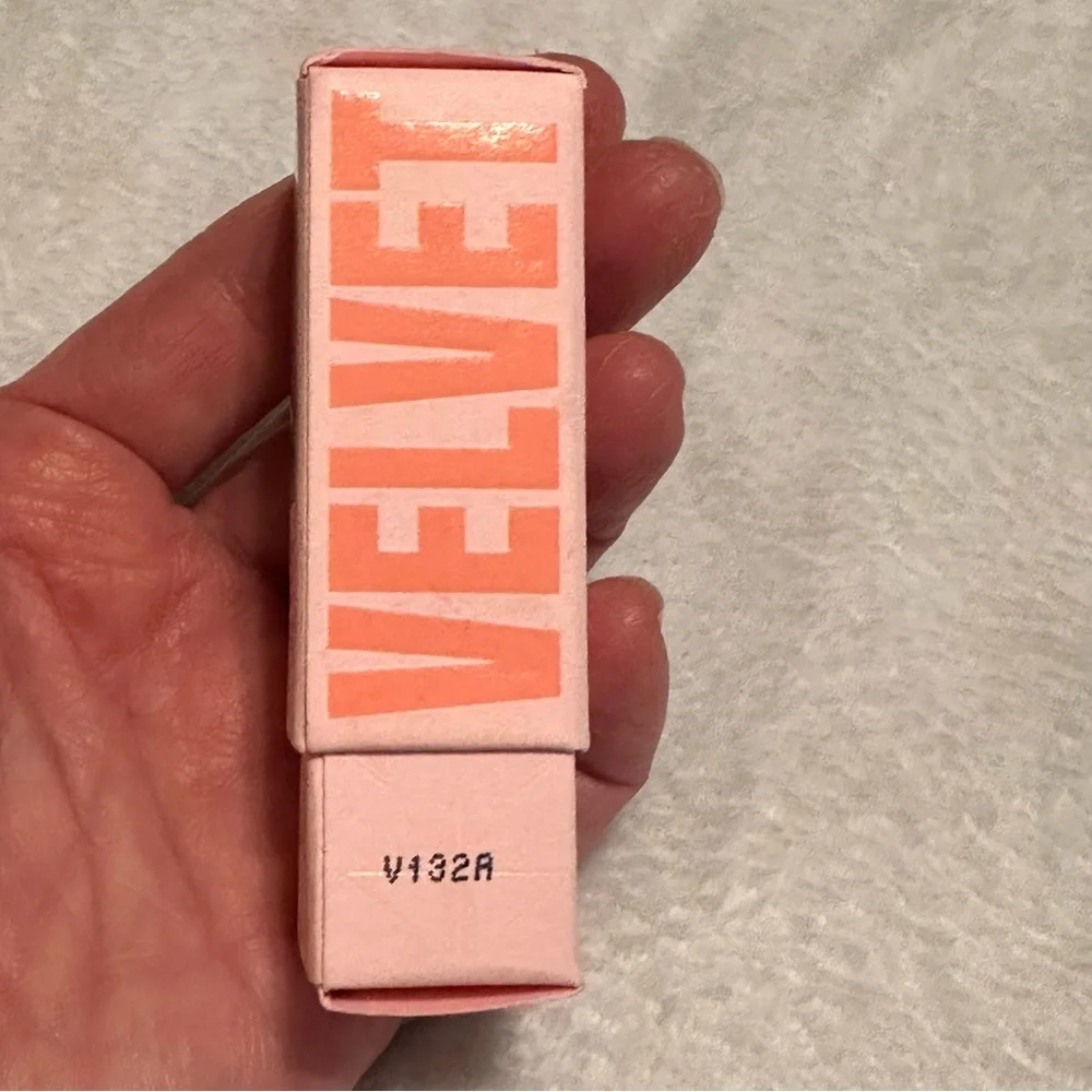 Velvet Trap Laced Cake Lipstick by Jeffree Starr